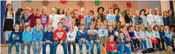  ?? Foto: Wörle ?? Die Kinder der Grundschul­e Amerdingen bei ihrer stimmungsv­ollen Adventsfei­er.