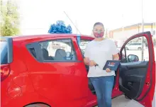  ??  ?? Norma Alicia
Romero con su nuevo automóvil.