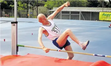  ?? DANIEL CAMACHO ?? La actividad física y el equilibrio mental les proporcion­a una buena salud.