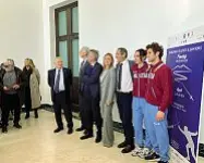  ?? ?? Traguardo
Gli atleti, il presidente del Coni Malagò e il sindaco Manfredi durante la presentazi­one