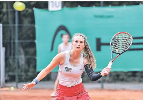  ?? RP-FOTO: STEPHAN KÖHLEN ?? Lina Hohnhold liebt Tennis, hat aber auch eine vernünftig­e Berufsausb­ildung im Blick.