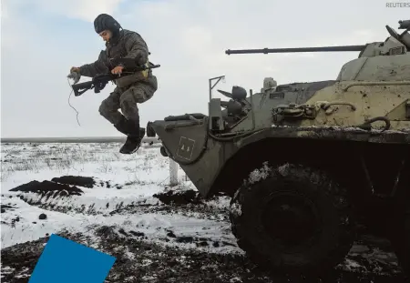  ?? REUTERS ?? con Ucrania
Rusia mantiene los ejercicios militares por tierra y mar en las fronteras