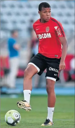  ??  ?? QUIERE IRSE. Mbappé sigue en Mónaco, pero desea cambiar de aires.