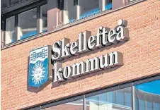  ?? ?? A sign reads “Skelleftea Kommun” on the wall of the city hall building.