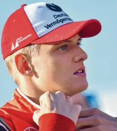  ??  ?? Mick Schumacher erinnert in vielen Bereichen an seinen berühmten Vater Michael Schumacher. In welcher Serie er künftig startet, ist noch offen.