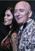  ?? FOTO ANSA ?? La forbice
Il numero uno di Amazon Jeff Bezos e la compagna Lauren Sanchez