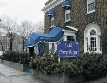  ?? ROD MACIVOR/OTTAWA CITIZEN FILES ?? Cafe Henry Burger, pictured in 2005, was forced to close down in 2006.