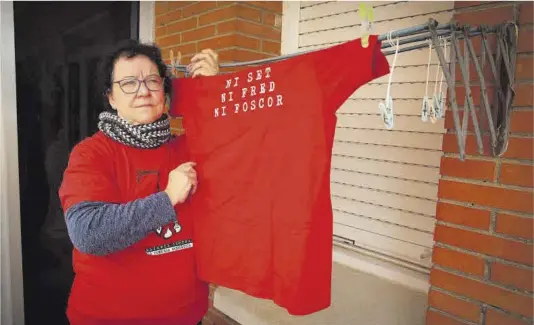  ?? Elisenda Pons ?? Encarna Contreras, afectada y activista de la Alianza contra la Pobreza Energética, en su casa de Gavà (Baix Llobregat) el pasado jueves.