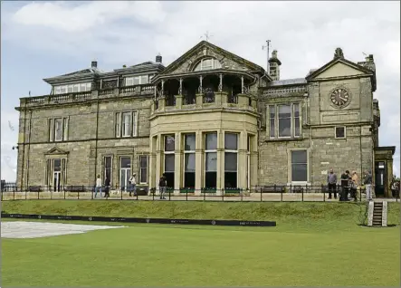  ?? FOTO: MD ?? La casa-club de Saint Andrews (Escocia) acoge la sede del Royal & Ancient Golf Club, que organiza el British Open desde 1860