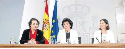  ?? EDUARDO PARRA / EP ?? Isabel Celaá, portavoz del Gobierno, ayer en su comparecen­cia tras el Consejo de Ministros, flanqueada por las ministras Magdalena Valerio y Reyes Maroto.