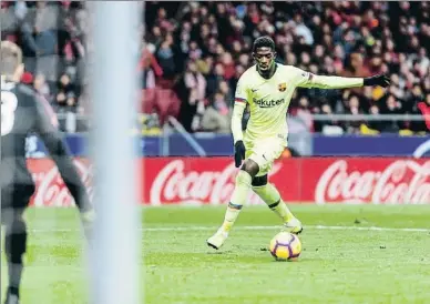  ?? DANI DUCH ?? Dembélé, momentos antes de recortar y batir a Oblak en el Metropolit­ano