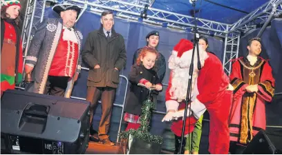  ??  ?? Lila Burnett, five, switches on Macclesfie­ld’s Christmas lights