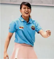  ??  ?? Delighted: Nerosha Keligit of Sarawak took the silver medal in the women’s singles event in the Inter-State Championsh­ip yesterday.