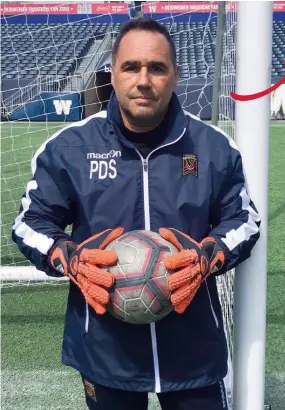  ?? Photo : Gracieuset­é Patrick Di Stefani ?? Patrick Di Stefani, ancien joueur et entraîneur en Europe, actuel entraîneur des gardiens du Valour FC.