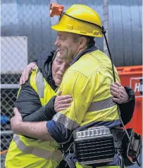  ?? PHOTO: SUPPLIED ?? Anna Ossorne hugs Qcotty Campsell during an emotional visit to the mine last year.