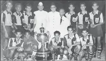  ?? HT FILE PHOTO ?? The Hyderabad Police team that won the Rovers Cup on November 23, 1957, beating Mohammedan Sporting 30 in the final in Bombay.
