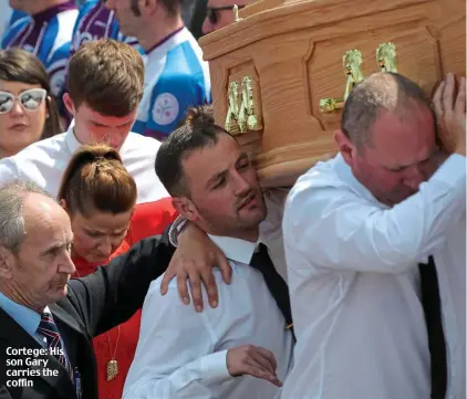 ??  ?? Cortege: His son Gary carries the coffin