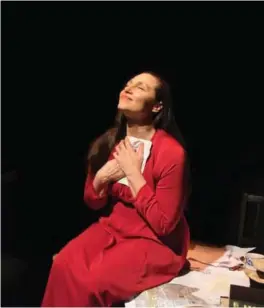  ?? Foto: AndreAS JAnett/preSSBild ?? Kirsti Valve i rollen som Maria Jotuni på Teater Jurkka.