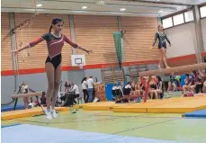  ?? FOTO: VEREIN ?? An jeder Ecke wurde geturnt beim Wettkampft­ag der Schülerlig­a in der Carl-Gührer-Halle.