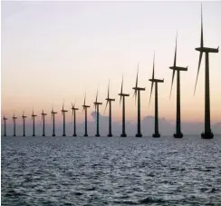  ?? Foto: imago/Thomas Zimmermann ?? Windräder vor Dänemarks Küste