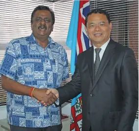  ?? Photo: Simione Haravanua ?? Minister for Employment, Productivi­ty and Industrial Relations Parveen Bala (left) with Director of Internatio­nal Labour Organisati­on (ILO) Office for Pacific Islands Countries Donglin Li on December 7, 2018.