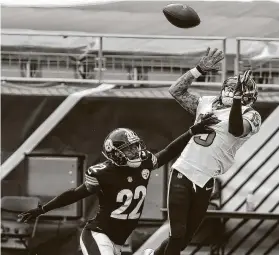  ?? Brett Coomer / Staff photograph­er ?? Texans receiverWi­ll Fuller (15) beats Steelers cornerback Steven Nelson for a 14-yard touchdown reception Sept. 27 at Heinz Field in Pittsburgh.