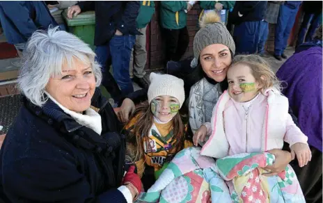  ?? Photos: Kevin Farmer ?? COLD DAY OUT: Wattles co-captain Ryan Duggan’s family (from left) Debbie, Jorja, Lisa and Frankie Duggan show their support.