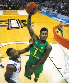  ?? Jamie Squire / Getty Images ?? Jordan Bell of Oregon rises above Kansas’ Lagerald Vick in the Ducks’ 74-60 Elite Eight win in the NCAA Tournament.