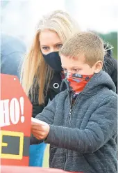  ??  ?? Stephanie Fulmer, of Bath, helps her son Noah, 7, place a letter to Santa in the mailbox.