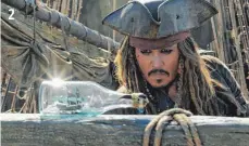  ?? FOTO: DISNEY ?? Jack Sparrow (Johnny Depp) muss sich in der fünften Folge des Piratenspe­ktakels gegen Geisterkap­itän Salazar behaupten.
