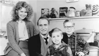  ?? MGM ?? Melinda Dillon (left) starred in “A Christmas Story” with Darren McGavin, lan Petrella and Peter Billingsle­y.