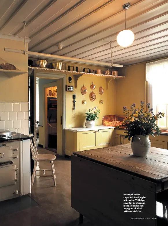  ??  ?? Köket på Selma Lagerlöfs familjegår­d Mårbacka. Till höger skymtar den kopparkläd­da diskbänken, av pigorna kallad »kökets skräck«.