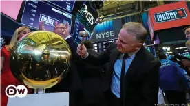  ??  ?? CEO Chris Scherzinge­r was ringing the bell on the floor of the New York Stock Exchange for a company synonymous for grilling for over 70 years