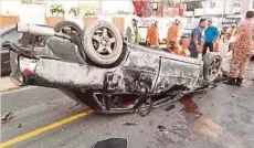  ??  ?? KEADAAN kenderaan yang terbabit dalam kemalangan maut di Jalan Klang Lama susur ke Lebuhraya Persekutua­n, semalam.
