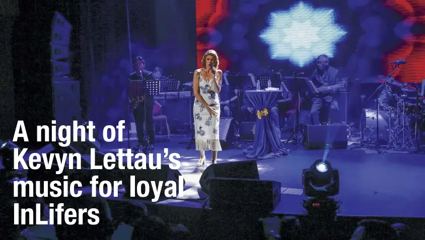  ??  ?? American jazz singer and musician Kevyn Lettau performs on a one-night only concert titled “Bridges InLife” for around 500 invited Insular Life policyhold­ers at the Tanghalang Haribon of the Insular Life Corporate Center in Alabang, Muntinlupa City.