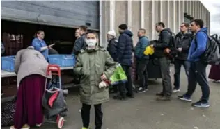  ?? FOTO SEBASTIAN STEVENIERS ?? Schepen Meeuws wil meer zekerheid over bevoorradi­ng vanuit de supermarkt­en aan de voedselbed­eling.