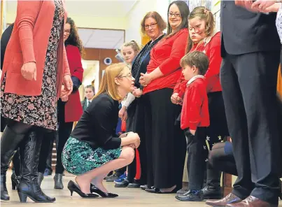  ?? Picture: Gareth Jennings. ?? Scottish Government minister Shirley-Anne Somerville congratula­tes some of the pupils of Wormit Primary on winning their digital award.