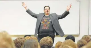  ?? // ABC ?? Brandon Sanderson, impartiend­o un curso de escritura creativa