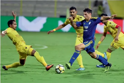  ?? Supplied photo ?? Al Wasl and Al Wahda players tussle for the ball during their Arabian Gulf League match on Friday. —