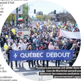  ??  ?? Plusieurs personnes ont défilé dans les
rues de Montréal samedi pour dénoncer les mesures sanitaires du
gouverneme­nt Legault.