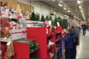  ??  ?? Black Friday shoppers checking out the Christmas selections at Home Depot.