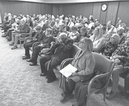  ?? JOE DITS ?? A large crowd of residents pack the meeting of the St. Joseph County Commission­ers to discuss the appointmen­t of a member of the St. Joseph County Public Library board.