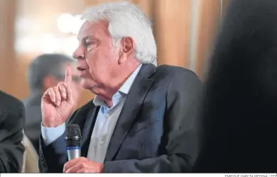  ?? ENRIQUE GARCÍA MEDINA / EFE ?? El ex presidente del Gobierno Felipe González, durante una conferenci­a en Argentina.