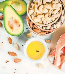  ??  ?? El omega 3 se encuentra en suplemento­s, pero también en alimentos como pescado y aguacate.