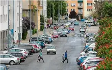  ?? Foto: Michal Šula, MAFRA ?? Přibudou čáry Jedním z míst, kde se mají zóny placeného stání podle návrhu Prahy 10 objevit, je i Vladivosto­cká ulice.