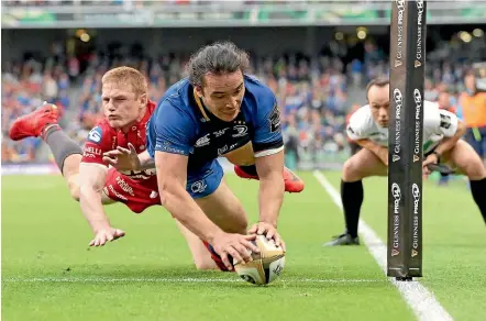  ??  ?? Leinster’s James Lowe scores his side’s second try in the 2018 Pro14 League final despite the efforts of fellow Kiwi Johnny McNicholl of the Scarlets. Lowe looks set to be another Kiwi rugby export who could be playing test rugby for a European nation.