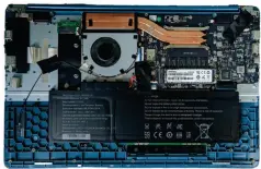  ?? ?? Credit where it’s due: This laptop’s internals are easily accessible with a Phillips-head screwdrive­r and a fingernail.