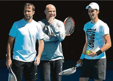  ?? Foto: Profimedia ?? Vzácný host Novak Djokovič (vpravo) ozdobí Štěpánkovu rozlučku. Dorazí i Andre Agassi? „Trumfů mám v rukávu víc,“říká Štěpánek.