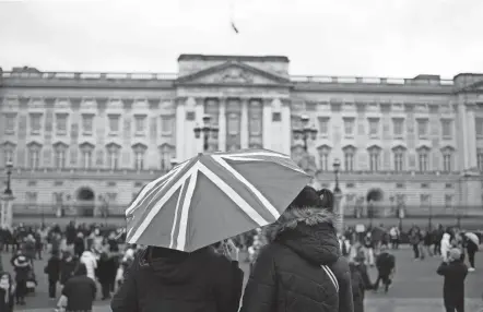  ?? PEZZALI/AP ALBERTO ?? People gather Saturday outside Buckingham Palace in London, a day after the death of Britain’s Prince Philip.