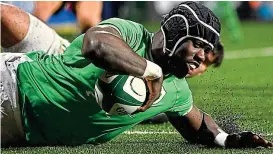  ?? ?? Clincher: Seán Edogbo goes over for the winning try in Cork